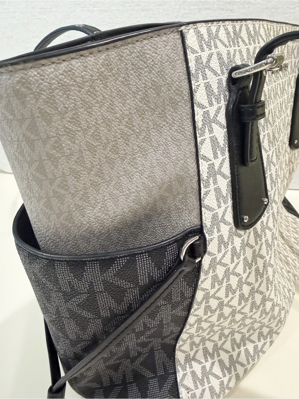 Michael Kors Voyager Large Signature Logo Color Block Tote Bag Ivory Gray Black
